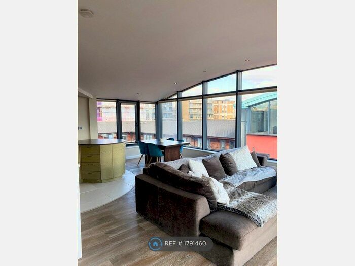 2 Bedroom Flat To Rent In Reservoir Studios, London, E1W