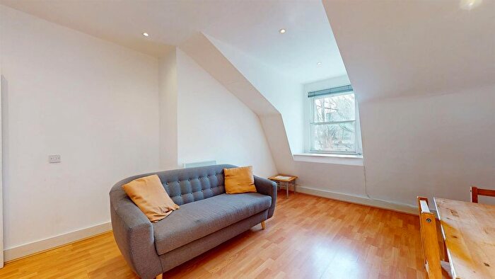 2 Bedroom Flat To Rent In Holland Road, London, W14