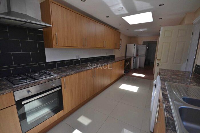 5 Bedroom Terraced House To Rent In Grange Avenue, Reading, Berkshire, RG6