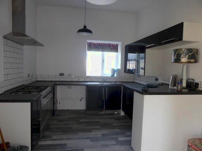 4 Bedroom Maisonette To Rent In Dimond Street, Pembroke Dock, SA72