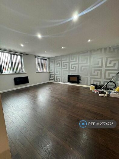 2 Bedroom Flat To Rent In Royal Court, Nottingham, NG5