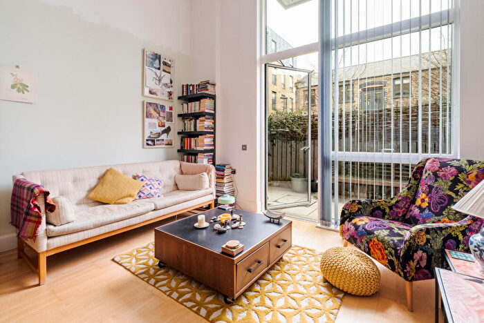 2 Bedroom Flat For Sale In Hertford Road, London, N1