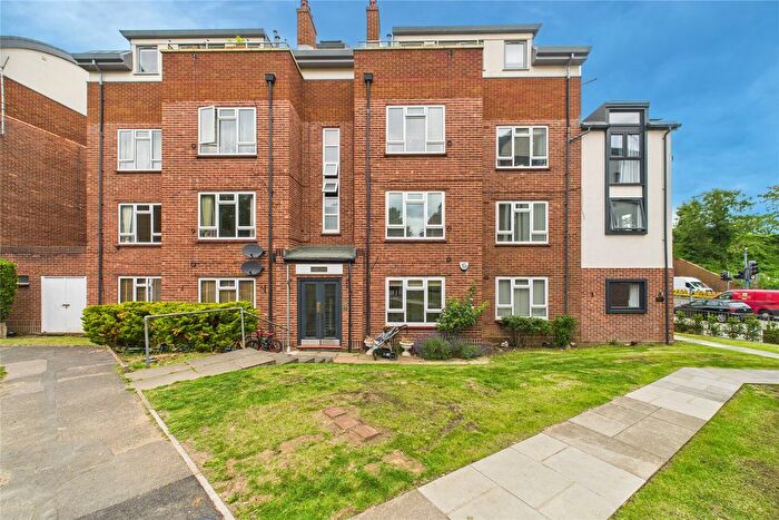 2 Bedroom Flat To Rent In Courtlands, Maidenhead, Berkshire, SL6