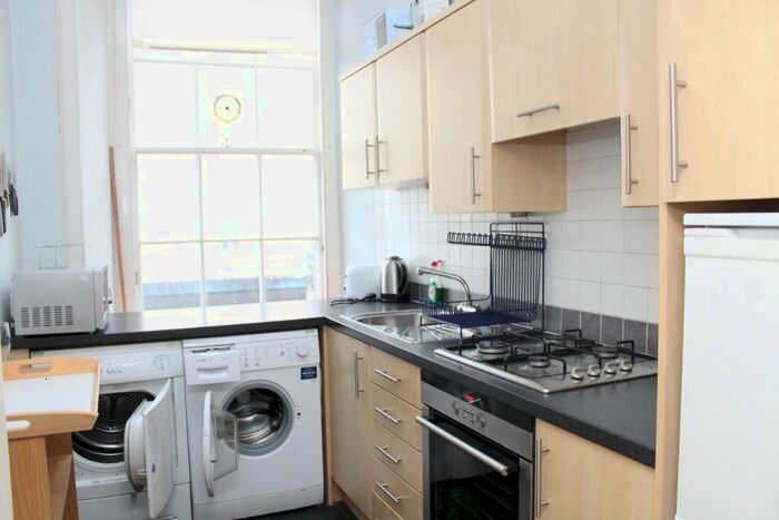 2 Bedroom Flat To Rent In Lothian Street, Edinburgh, EH1