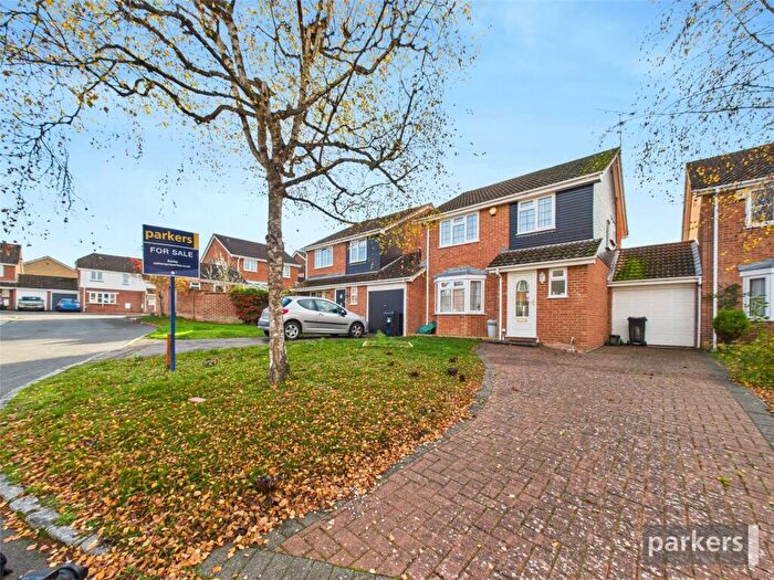 3 Bedroom Link Detached House For Sale In Cassia Drive, Earley, Reading, Berkshire, RG6