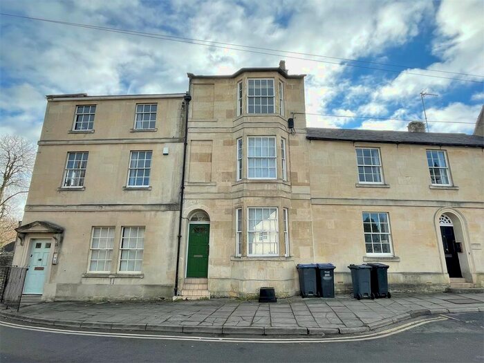 2 Bedroom Flat To Rent In St. Mary Street, Chippenham, SN15