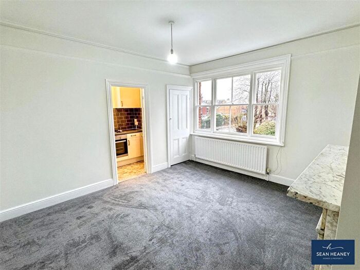 2 Bedroom Flat For Sale In Salisbury Road, Barnet, EN5