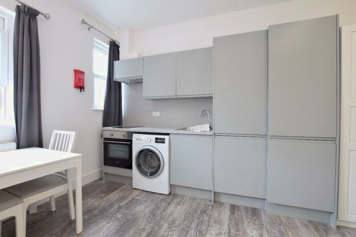 Studio To Rent In Cedar Road, Sutton, Surrey, SM2