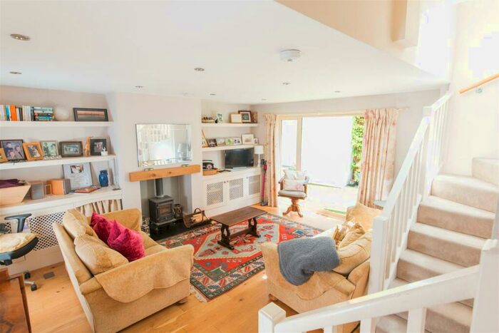 3 Bedroom Mews For Sale In Coopers Alley, Hitchin, SG5