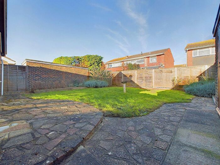 2 Bedroom Bungalow For Sale In Penleigh Close, Lancing, BN15