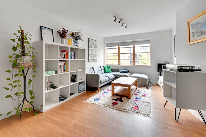 3 Bedroom Property To Rent In Mildmay Avenue, London, N1