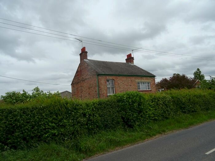 5 Bedroom Link Detached House For Sale In & High Road, Saddlebow, PE34