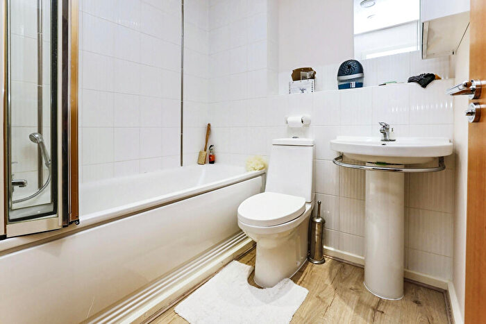 2 Bedroom Apartment For Sale In St. Georges Walk, Gosport, PO12