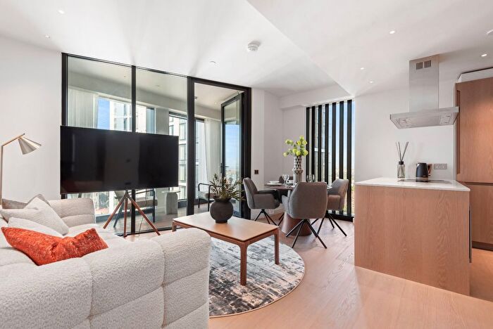 2 Bedroom Flat To Rent In River Park Tower, Nine Elms Lane, SW8