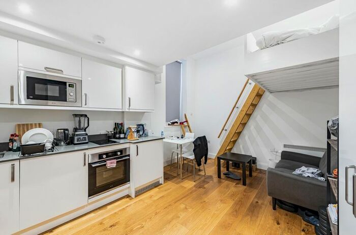 Studio To Rent In Kilburn High Road, London, NW6