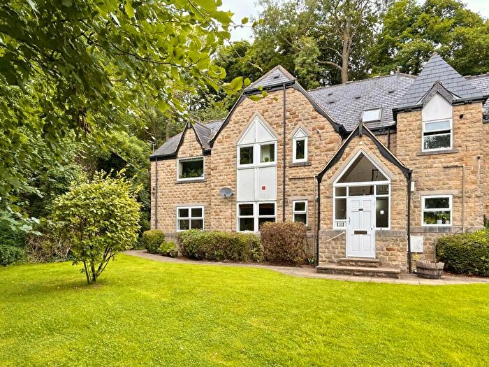 2 Bedroom Flat To Rent In Weetwood Manor, Weetwood Lane, Weetwood, Leeds, LS16