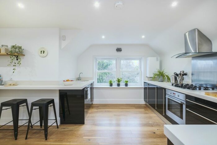 2 Bedroom Flat To Rent In Court Road, London SE9