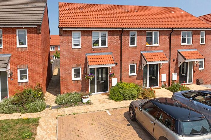 2 Bedroom End Of Terrace House For Sale In Linnet Grove, Didcot, OX11