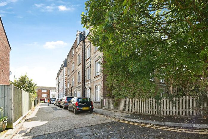 2 Bedroom Flat For Sale In Church Hill, Newhaven, BN9