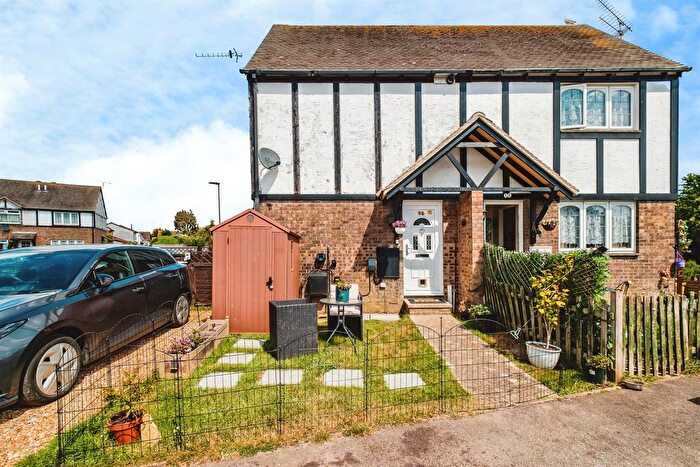1 Bedroom Terraced House For Sale In Fleet Close, Littlehampton, BN17
