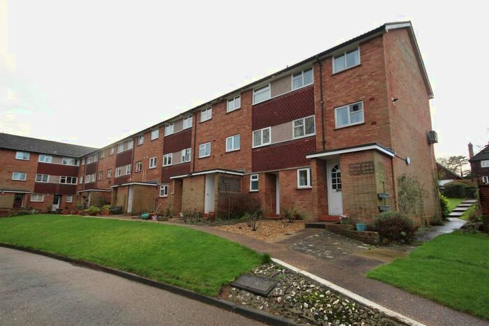 2 Bedroom Maisonette To Rent In Merrow Court, Levylsdene, Guildford, GU1