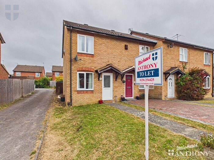 2 Bedroom End Of Terrace House To Rent In Anton Way, Hawkslade, HP21