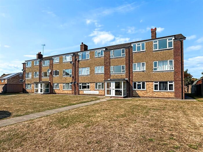 2 Bedroom Apartment For Sale In St. Marys Close, Littlehampton, BN17