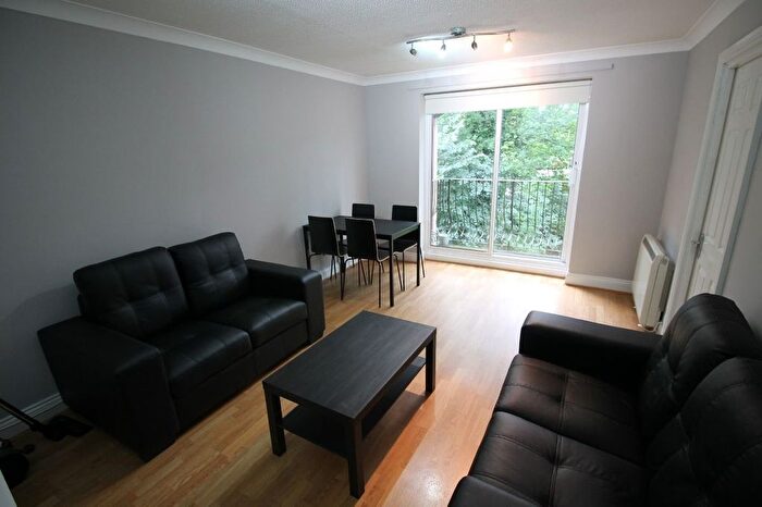 2 Bedroom Flat To Rent In Deneside Court, Newcastle Upon Tyne, NE2