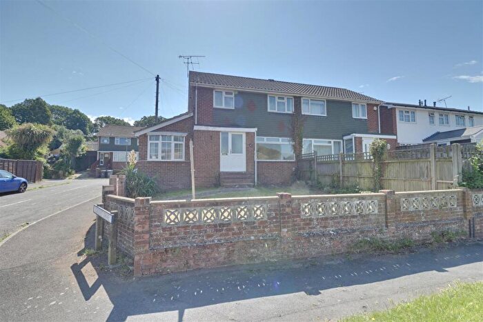 3 Bedroom Semi-Detached House For Sale In Frogmore Lane, Waterlooville, PO8
