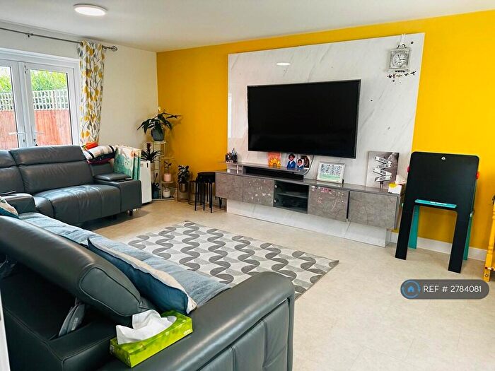 5 Bedroom Detached House To Rent In Bedford St, Swindon, SN4