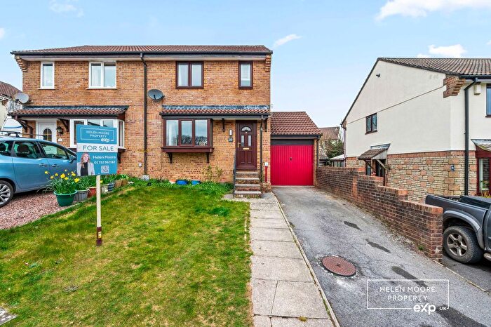 3 Bedroom Semi-Detached House For Sale In High Acre Drive, Ivybridge, Devon, PL21