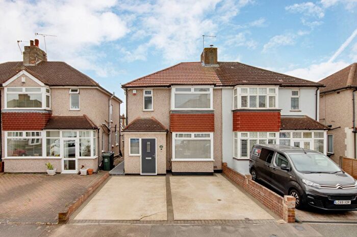 3 Bedroom Semi Detached House For Sale In Brent Lane, Dartford, DA1