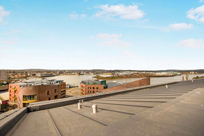 2 Bedroom Flat To Rent In Medway Street Chatham, ME4