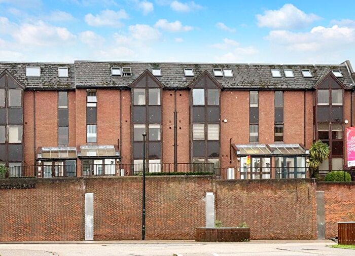 2 Bedroom Flat For Sale In Bellfield Road, High Wycombe, HP13