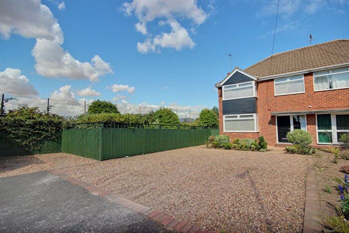 3 Bedroom Semi Detached House For Sale In Marydene Drive, Hull, HU6