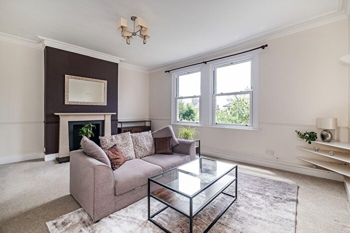 3 Bedroom Flat To Rent In Thornton Hill, London, SW19