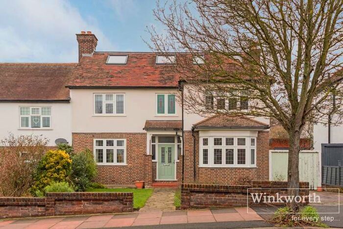 5 Bedroom Semi-Detached House To Rent In Overbrae, Beckenham, BR3