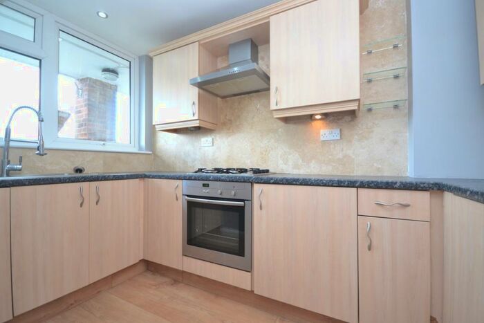 2 Bedroom Flat To Rent In Edgewood Drive Orpington, BR6