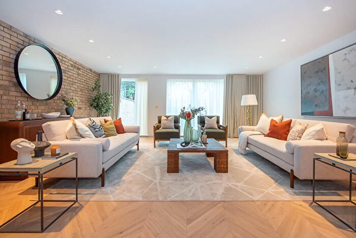 5 Bedroom Semi Detached House For Sale In Raynes Park, SW20