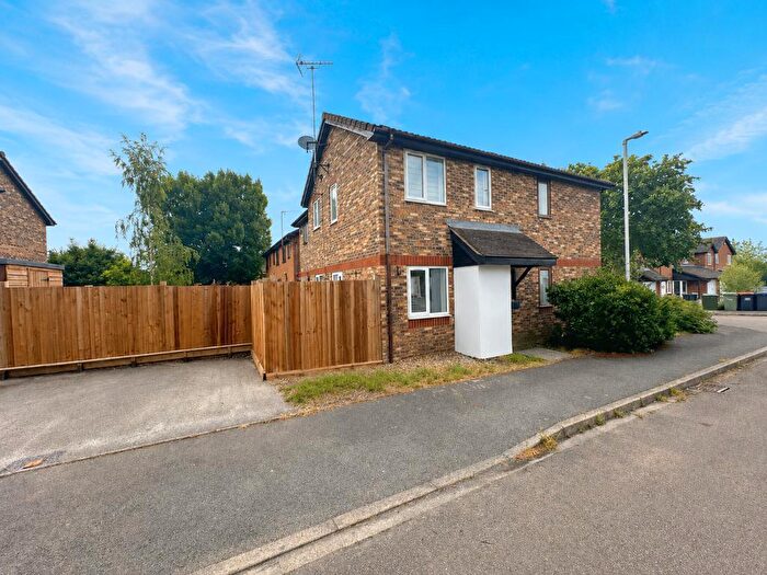 1 Bedroom Cluster House For Sale In Furze Close, Bushmead, Luton, Bedfordshire, LU2