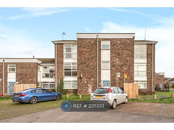 2 Bedroom Flat To Rent In Daisy Bank, Oxfordshire, OX14