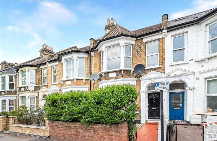 2 Bedroom Flat For Sale In Grove Road, Walthamstow, E17