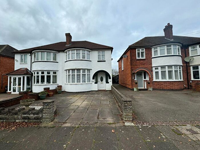3 Bedroom Semi-Detached House To Rent In Stonor Road, Hall Green, Birmingham, B28