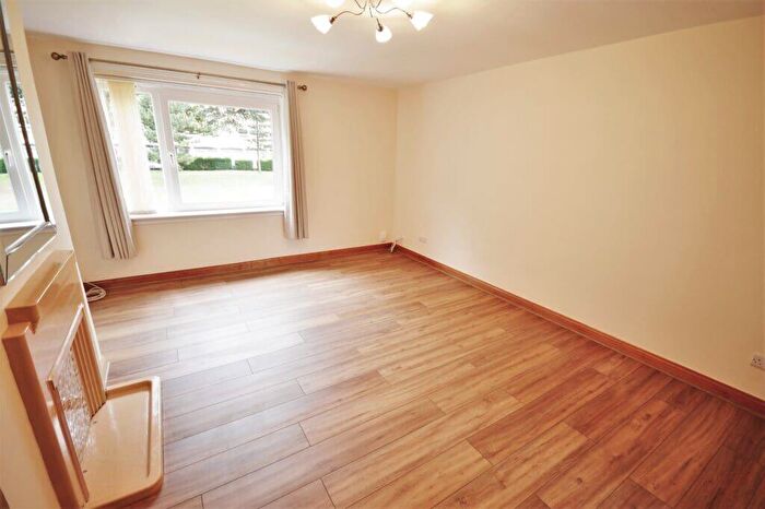 2 Bedroom Flat To Rent In L Dunsmuir Court, Edinburgh, EH12