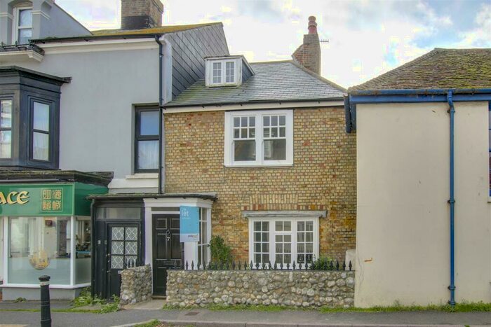 3 Bedroom House To Rent In South Street, Seaford, East Sussex, BN25