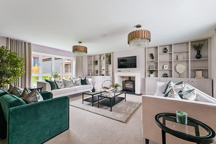 4 Bedroom Detached House For Sale In The Acorn, Banstead, SM7