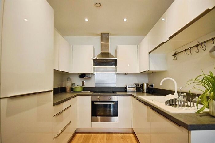 1 Bedroom Flat For Sale In High Street, Brentford, TW8