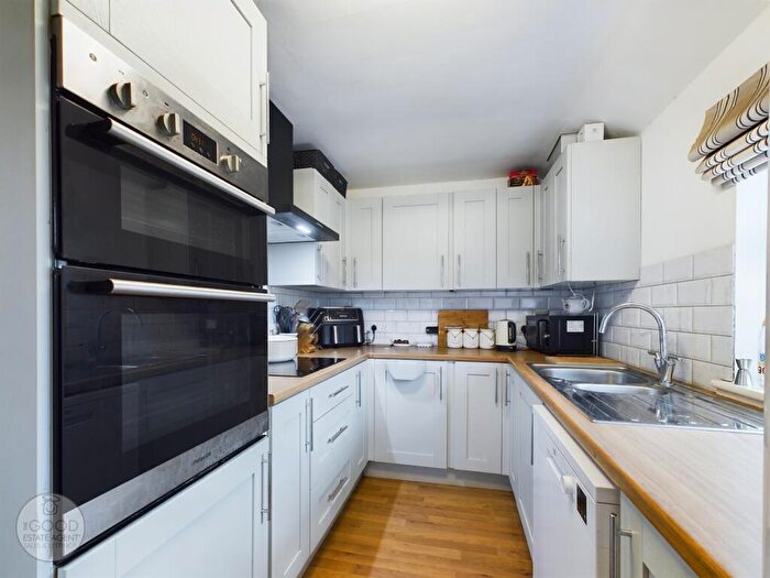 2 Bedroom Detached House For Sale In Portway, Hereford, HR4