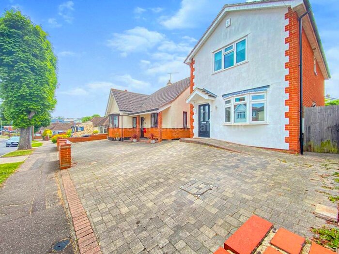 3 Bedroom Detached House To Rent In Mountdale Gardens, Leigh On Sea, SS9