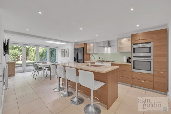 4 Bedroom Semi-Detached House To Rent In Platts Lane, NW3